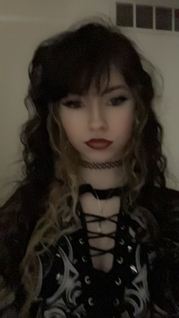 @Mae🦇