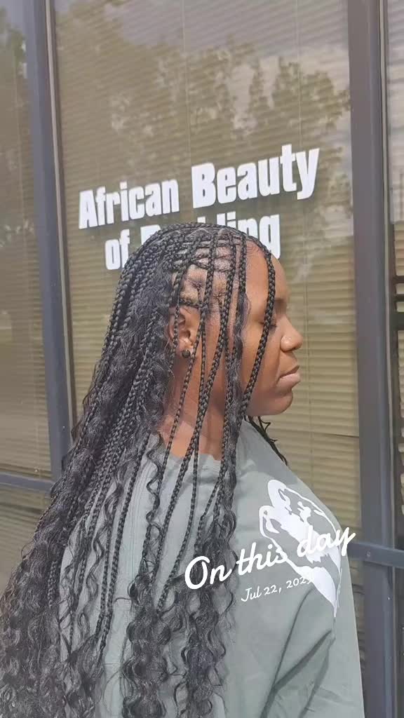 @African beauty of braiding
