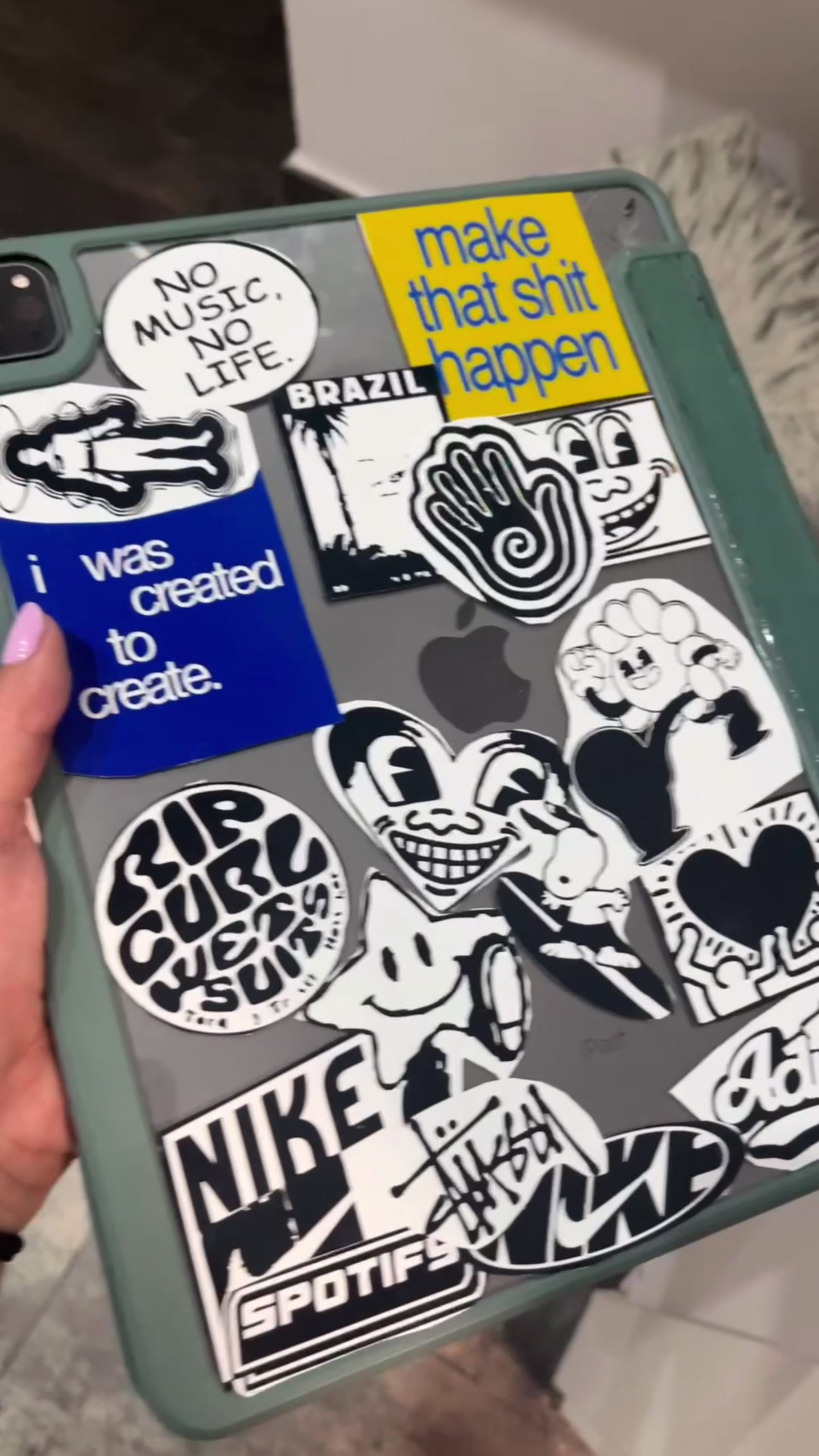 @Misfit_artist_jpg