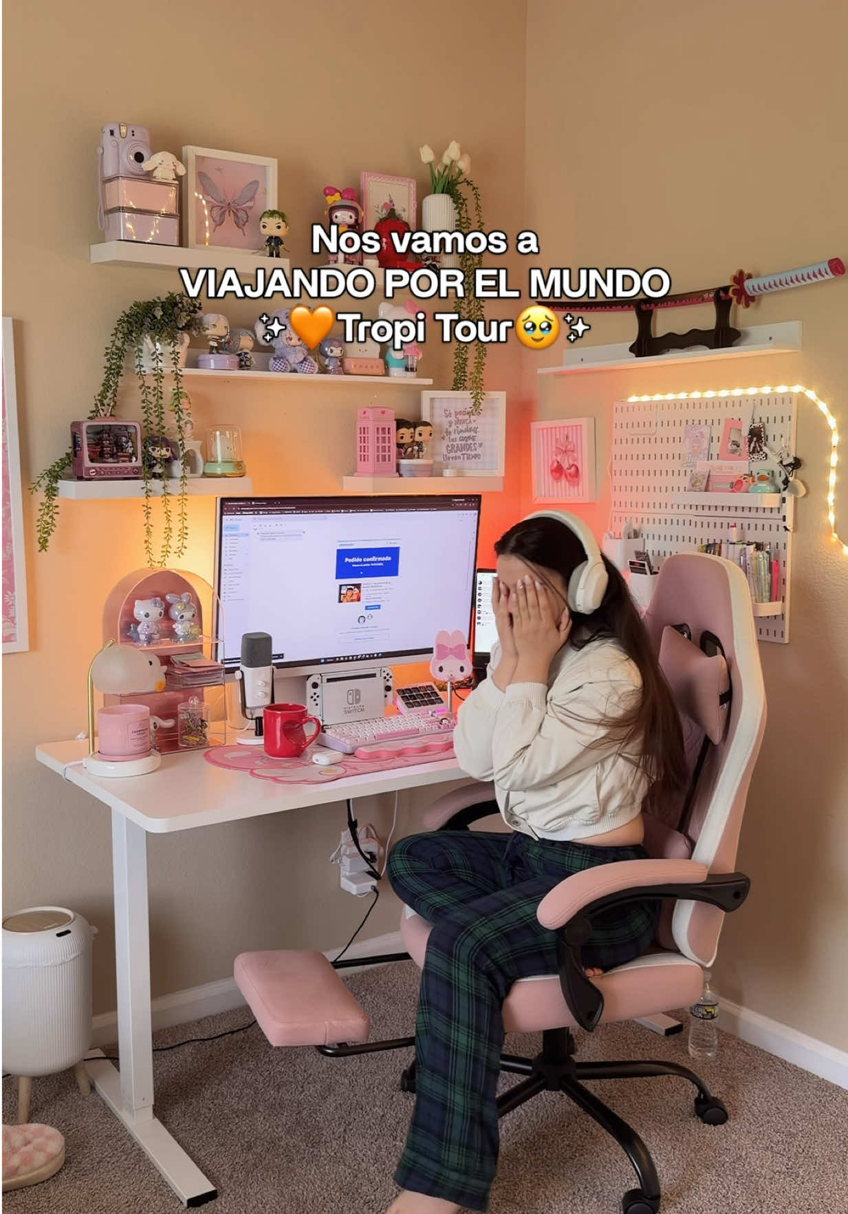 @Paola | Cozy Desk Setup