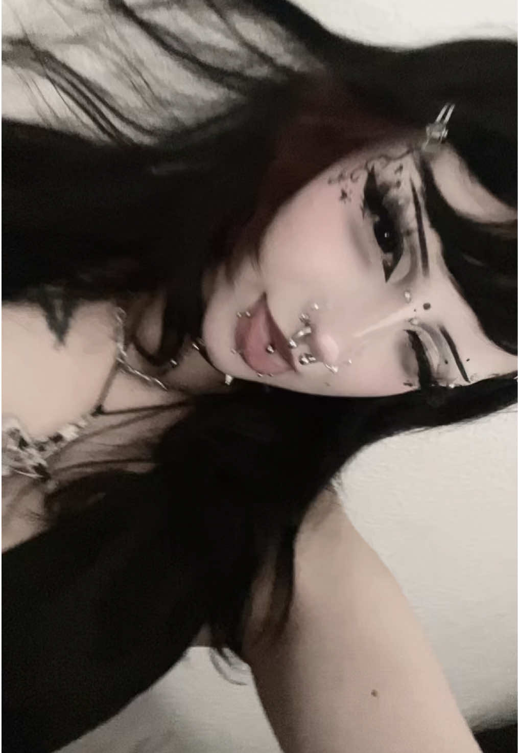 @lari ૮ ․ ․ ྀིა