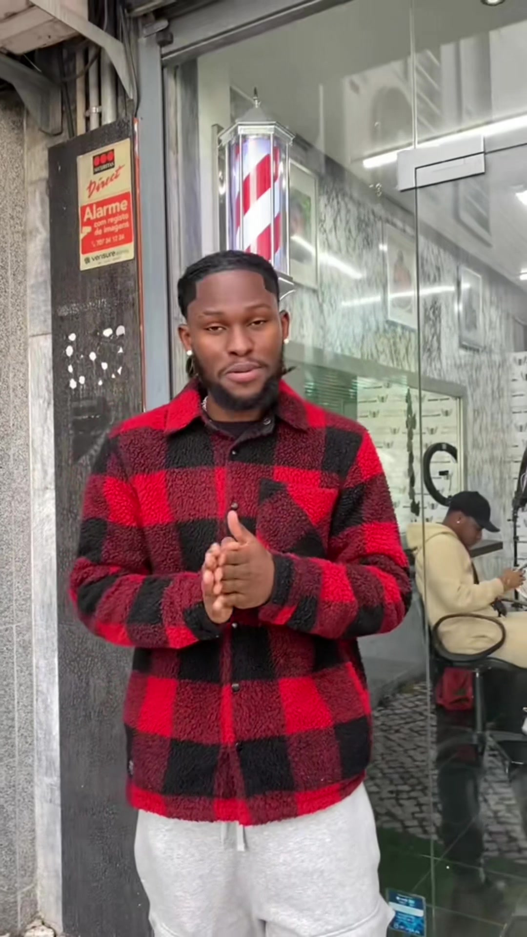 @Youngjeezy __fades Saquis 🇬🇼