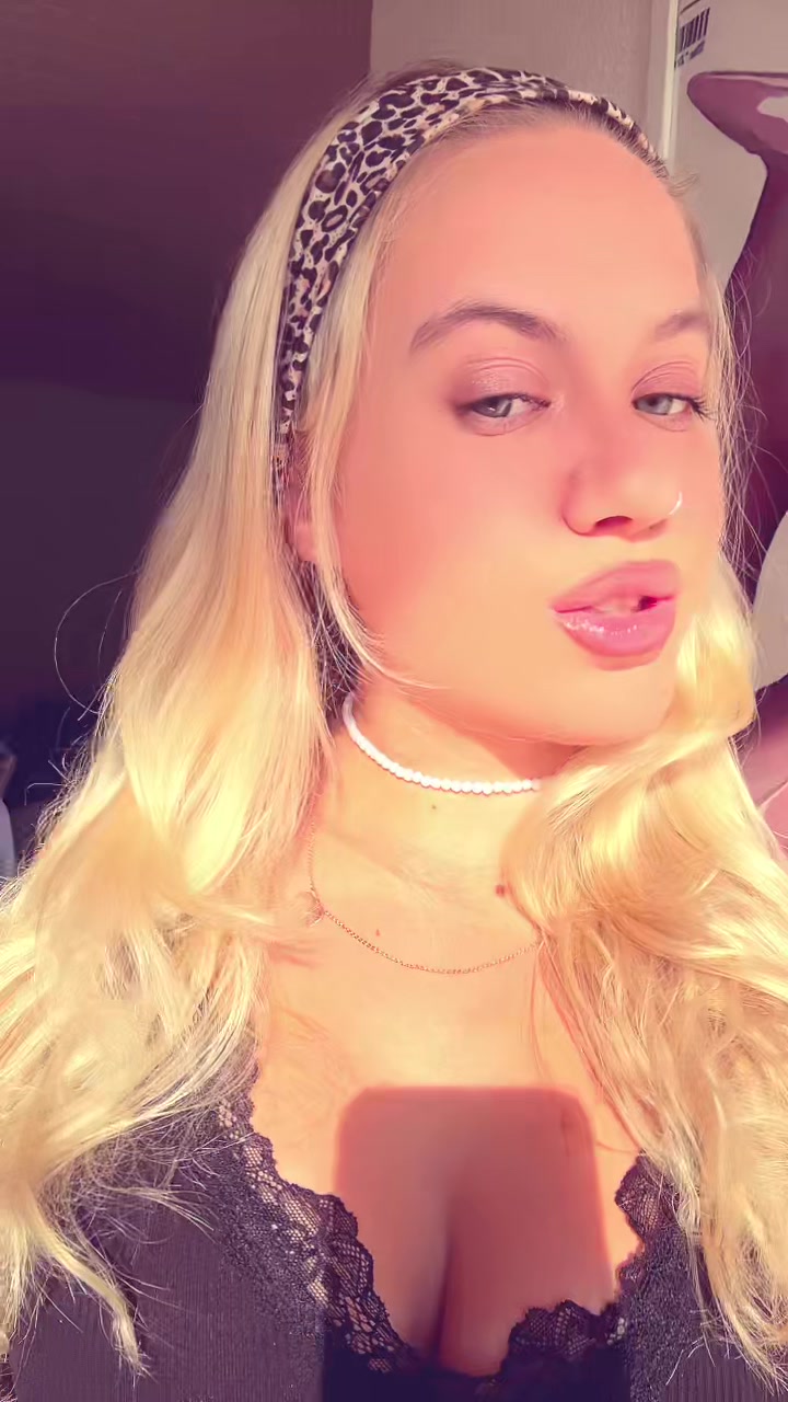 @whoiskxt