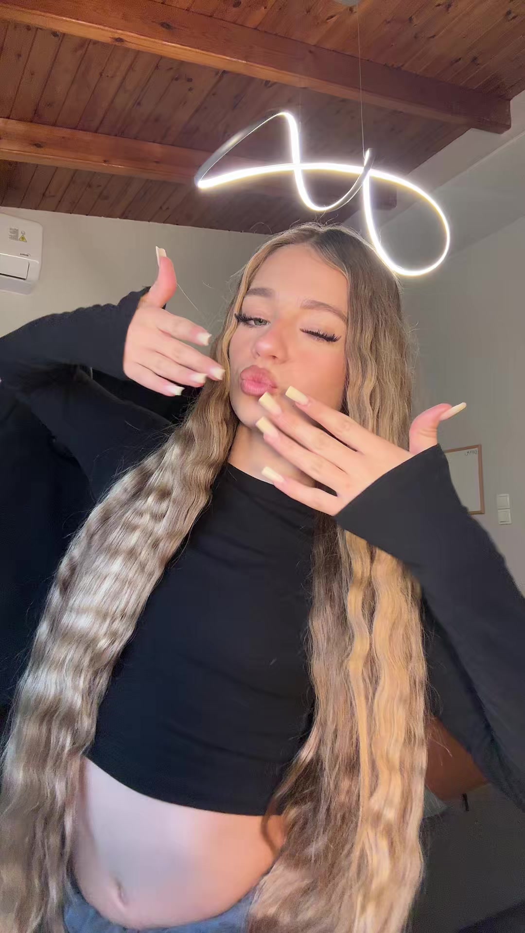 @Bella