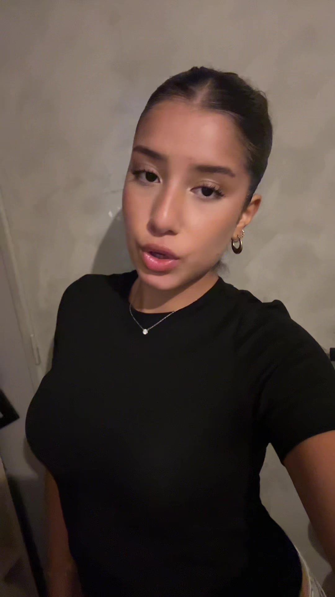 @￴