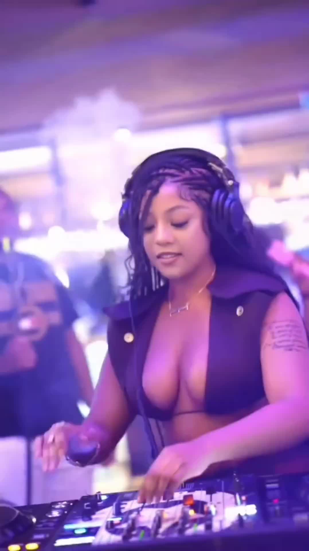 @ɴᴇx ᴠɪʙᴇs 🎧✓