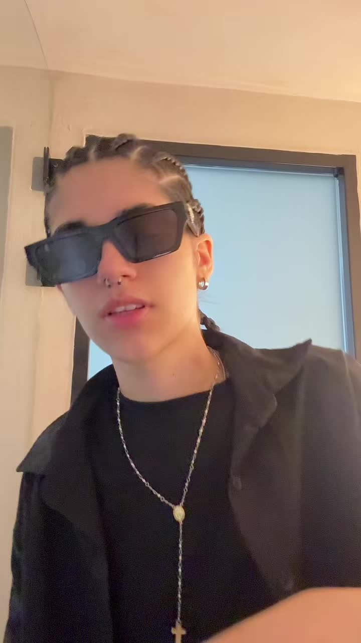 @de