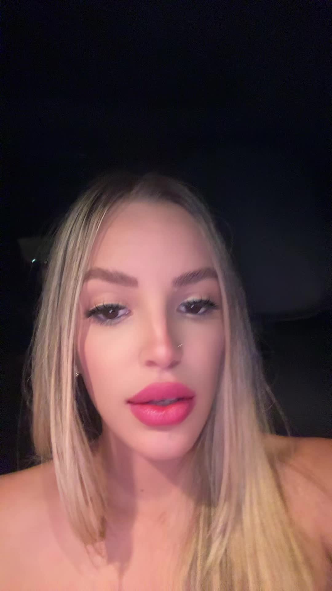 @Adriana Raquel
