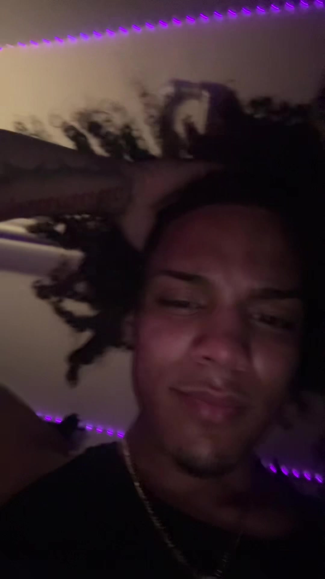 @astackzzz_