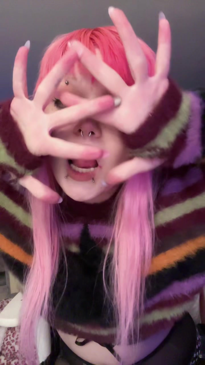 @kneesock