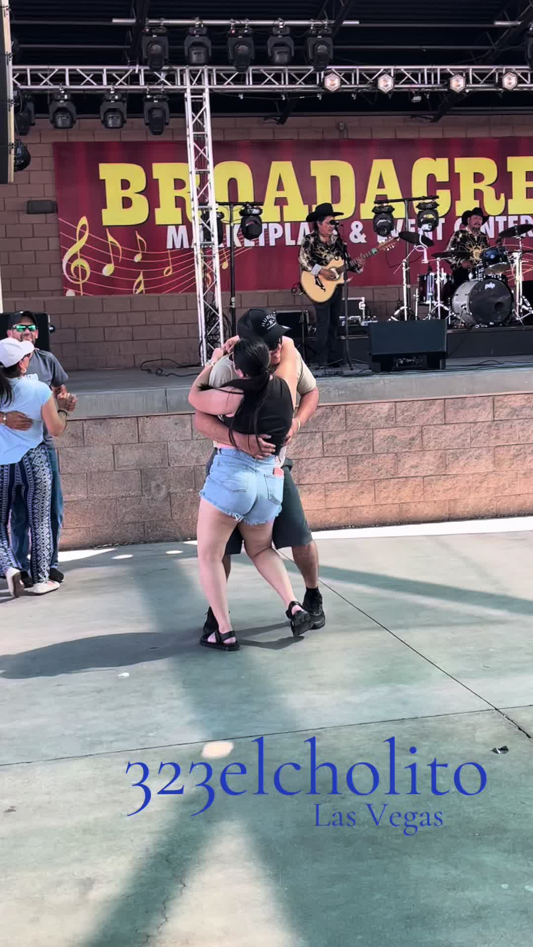 @323elcholito