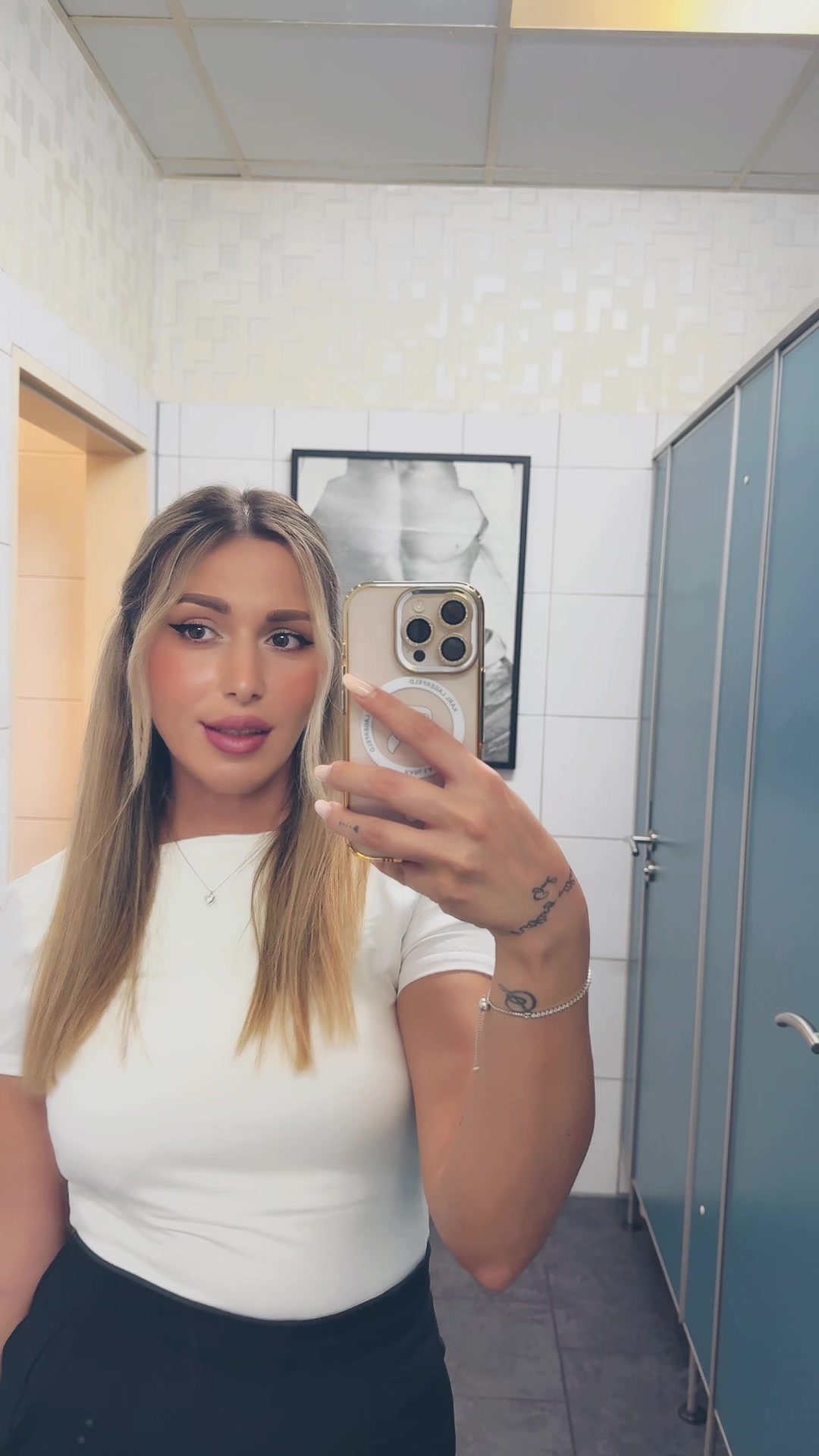 @𝔹𝕚𝕓𝕚💛💛