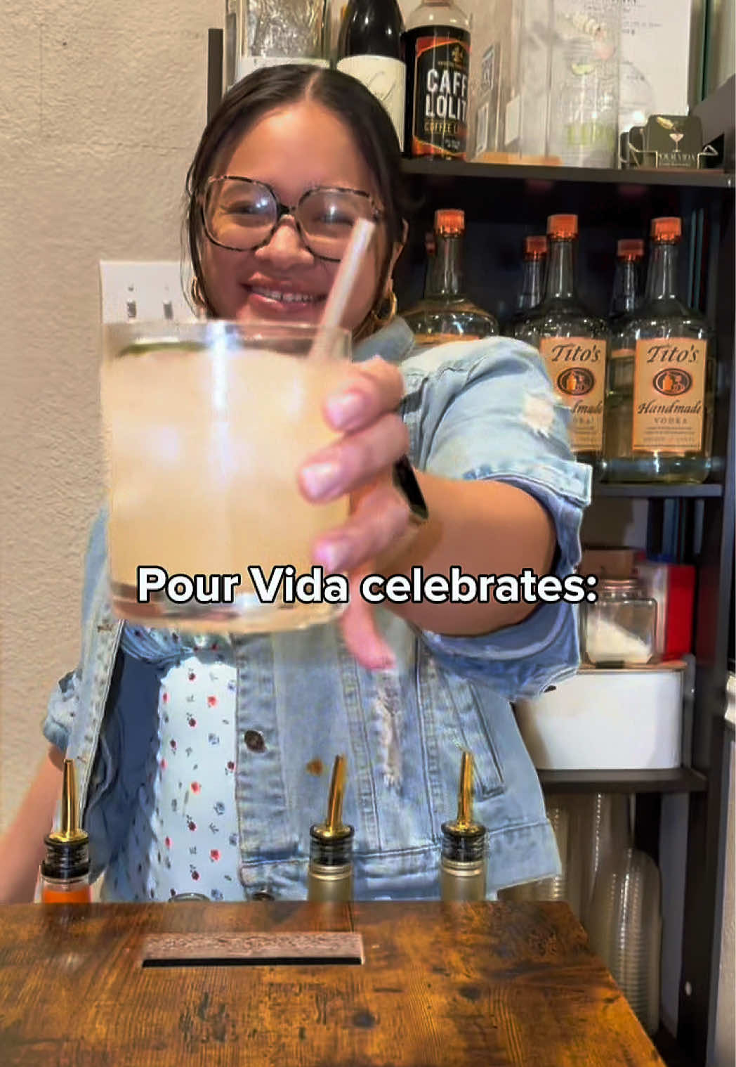@Genn | POUR VIDA bartender