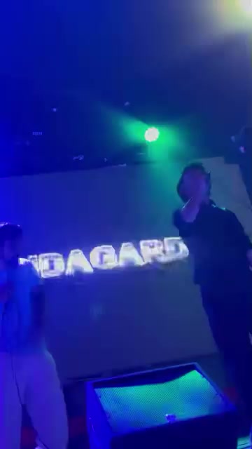 @ケシ -♬♥‿♥