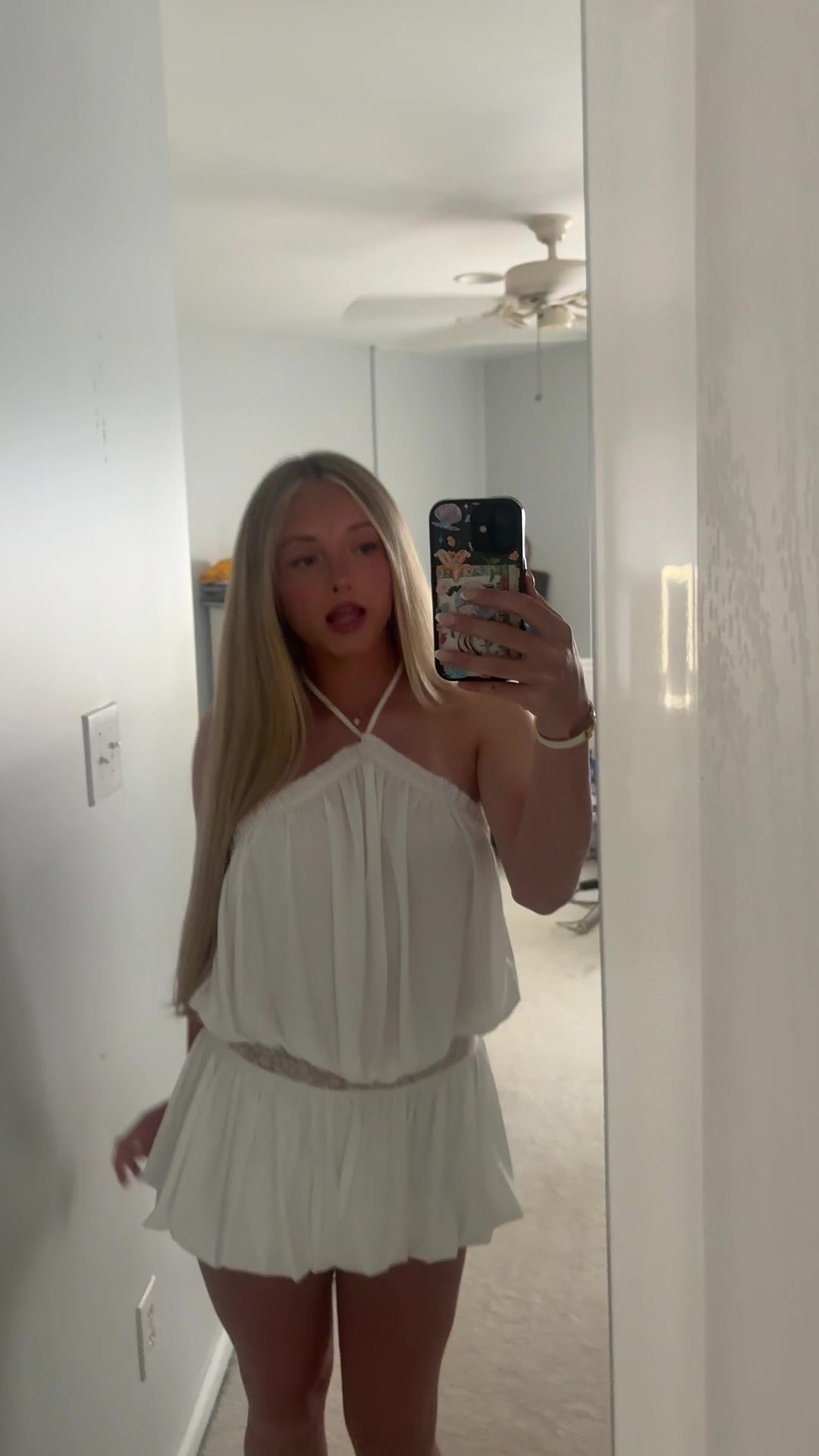 @bellahuttner