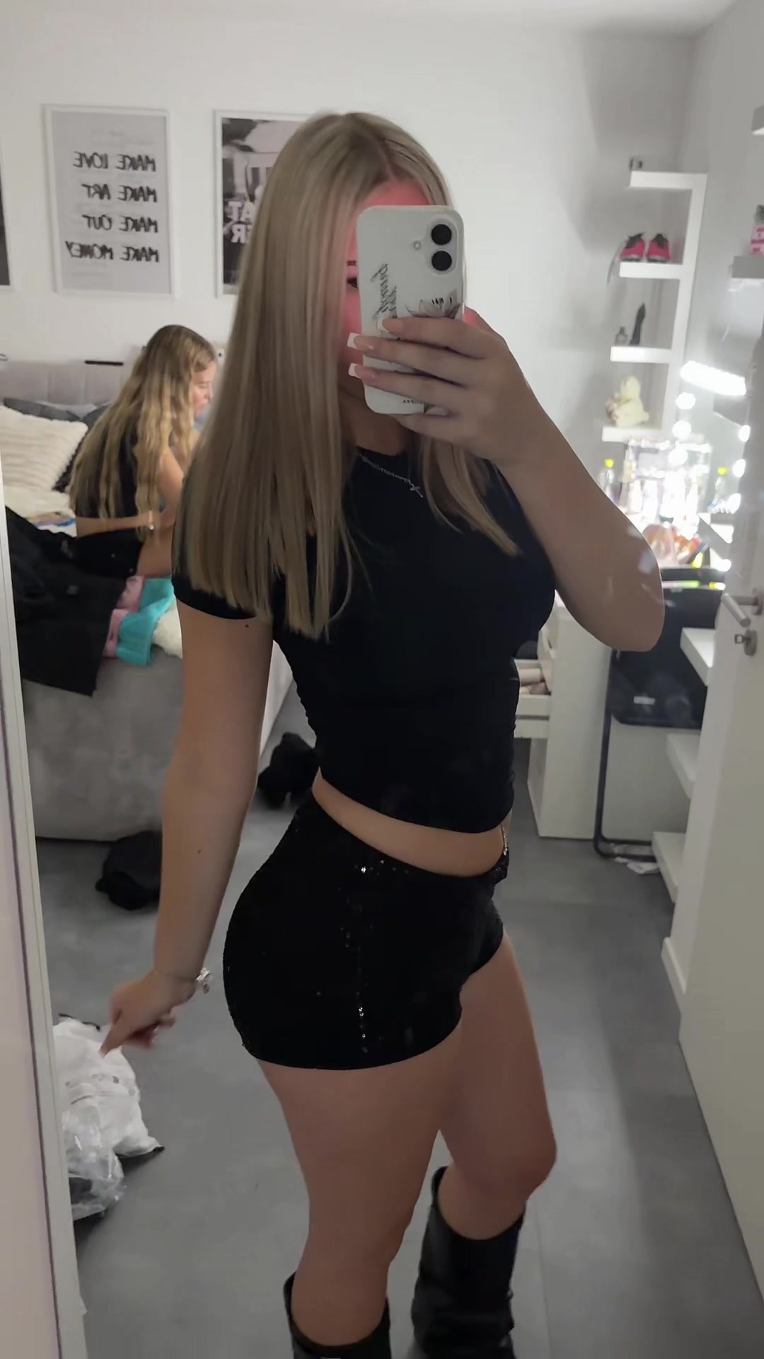 @Leonie
