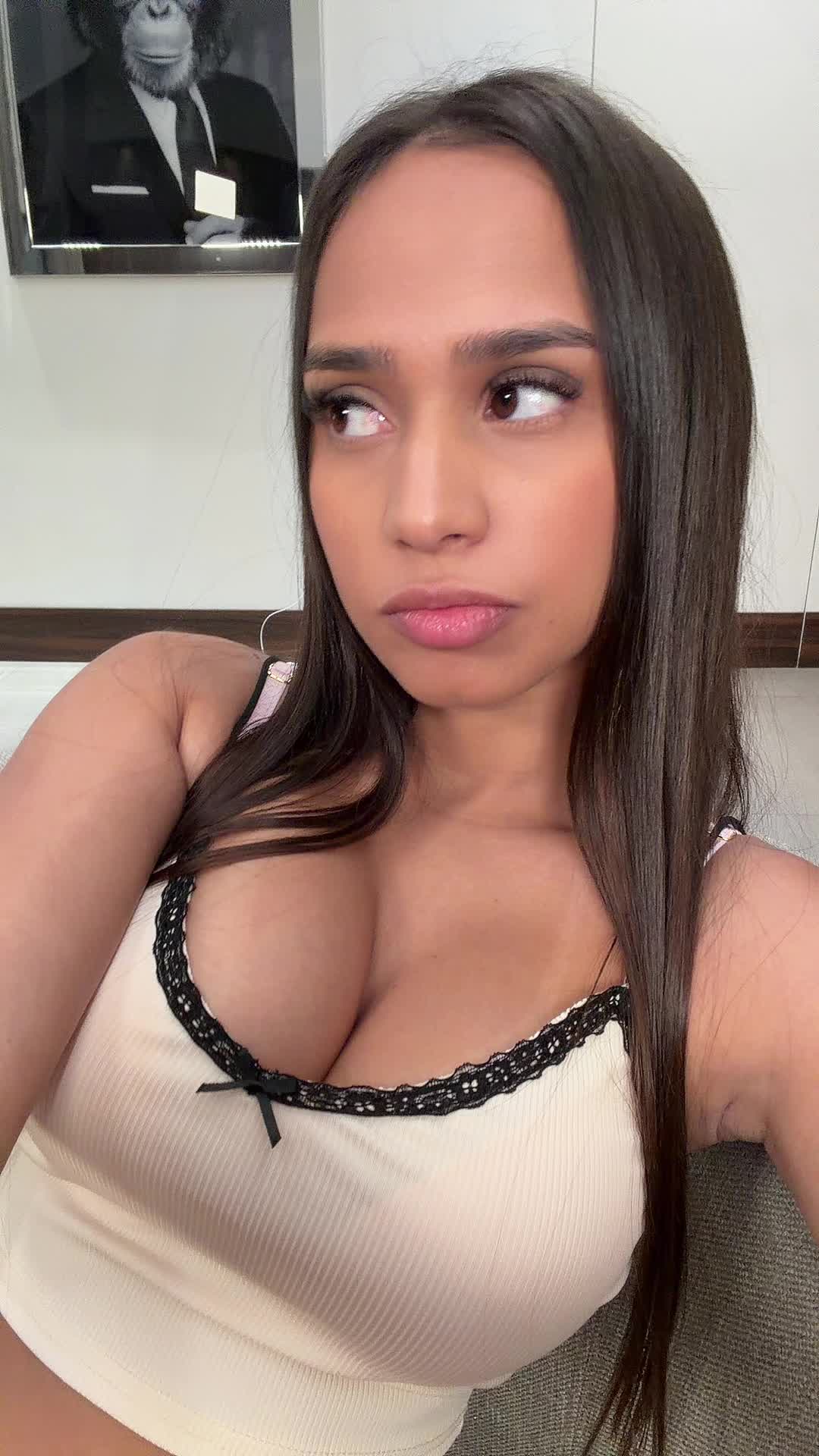 @camilacruz