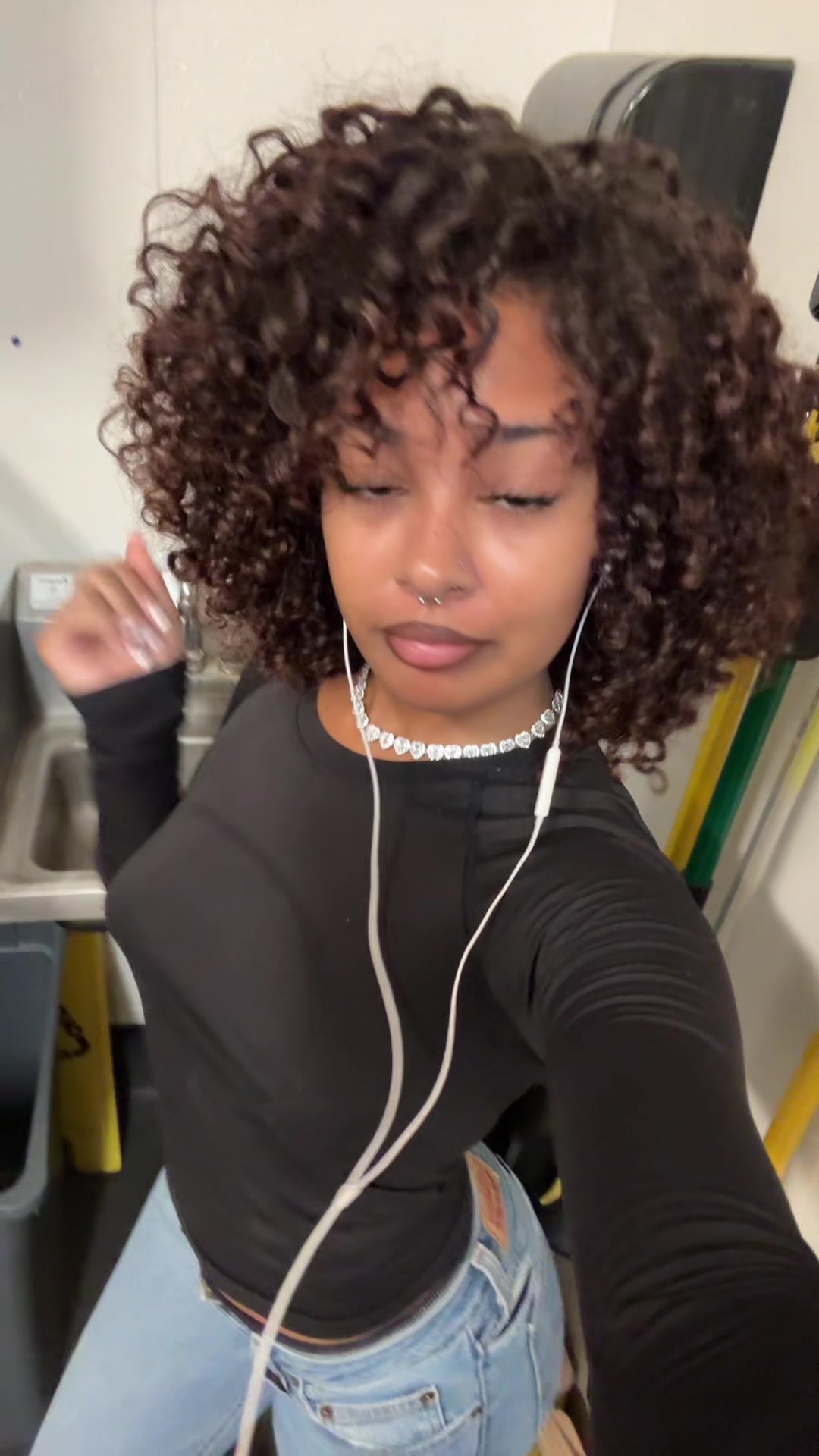 @🫦