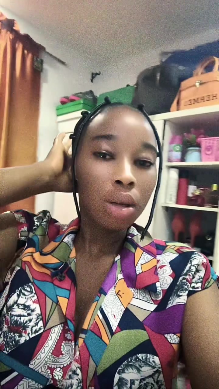 @AYOMIDEY THEEKITIGIRL 🤡