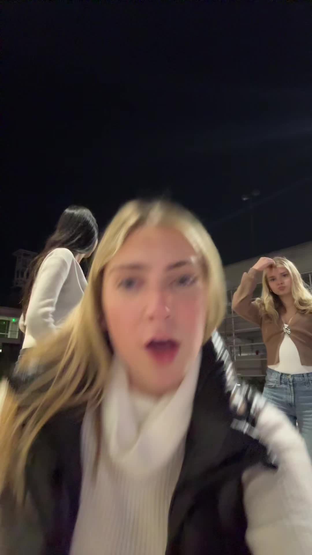 @chloe