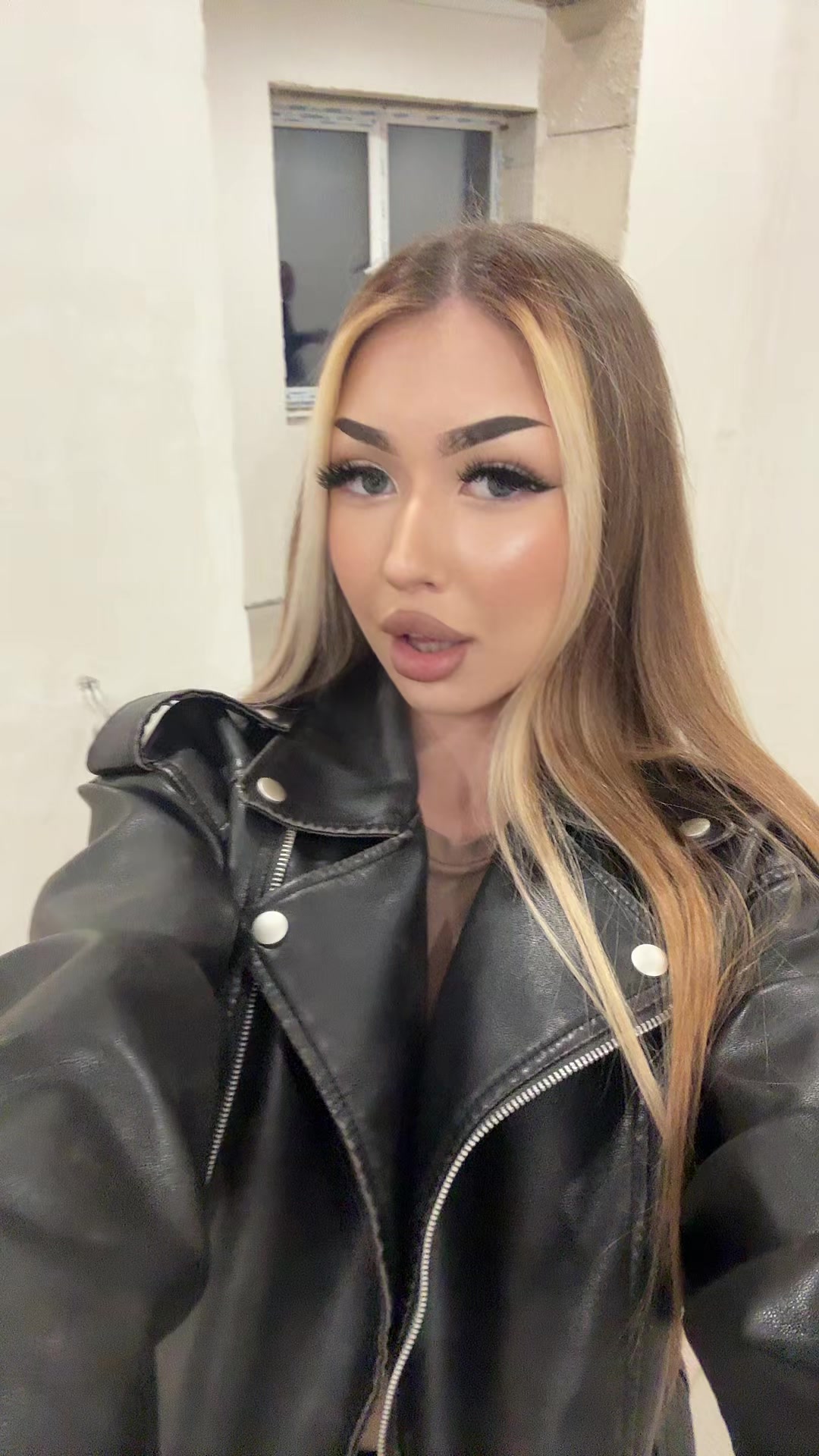 @elvina_27