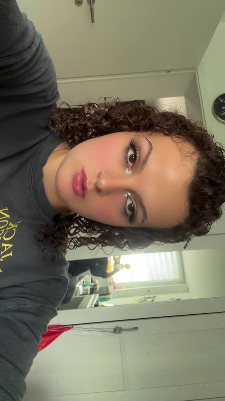 @v i v i ⚢