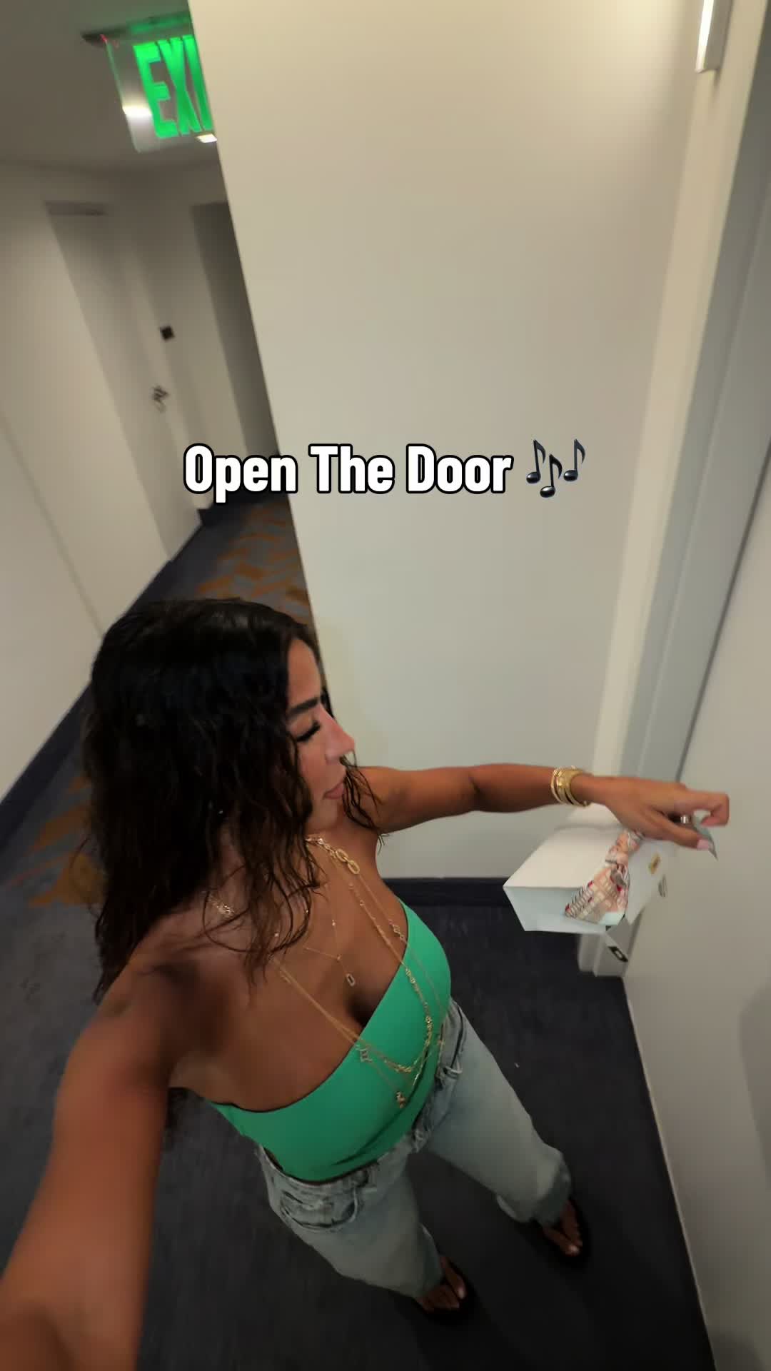 @thearielpryor