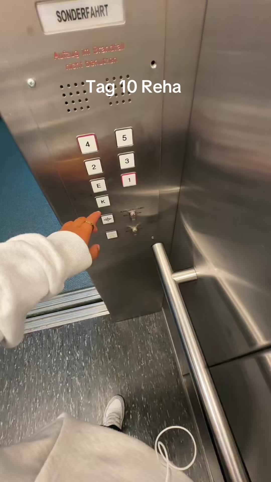 @Einfach.Ari