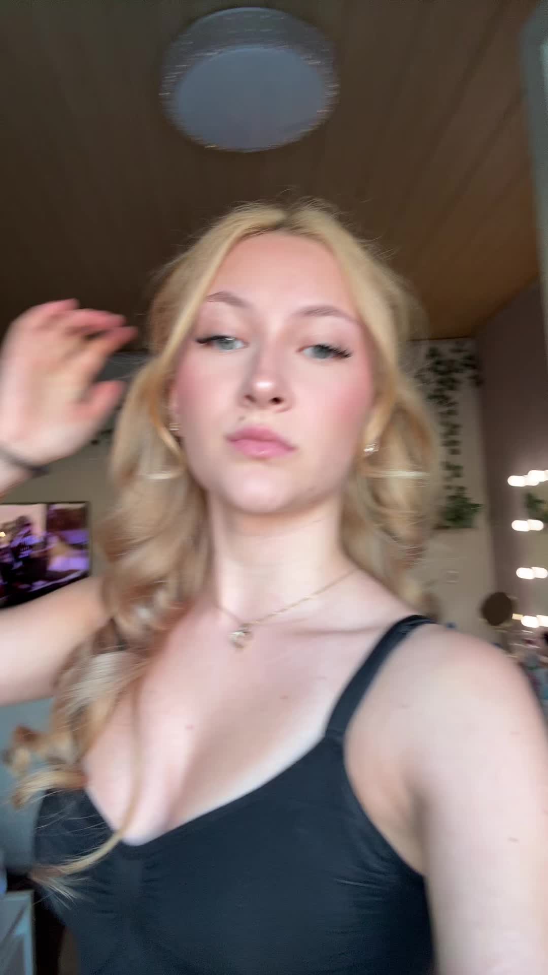 @𝐬𝐚𝐫𝐚𝐡