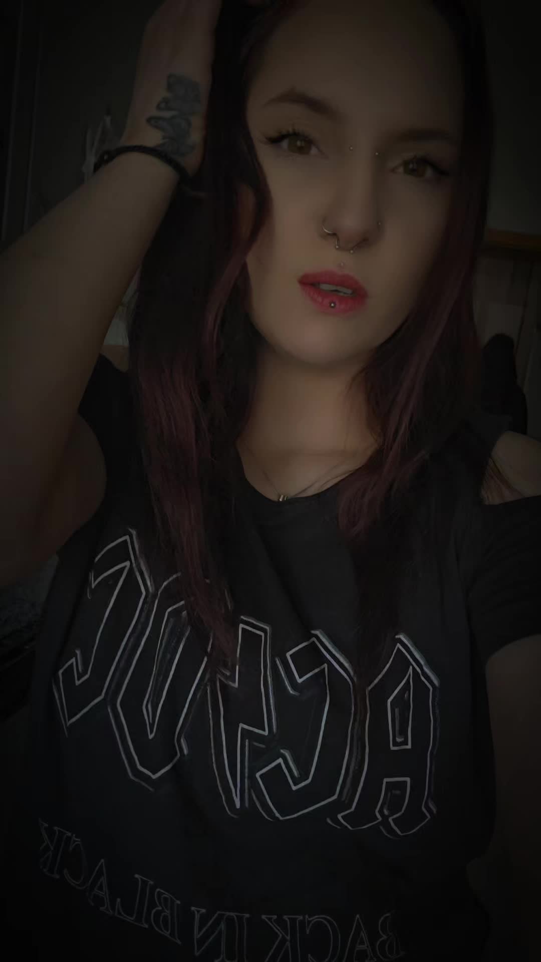 @𝓐𝓷𝓷𝓲 🖤