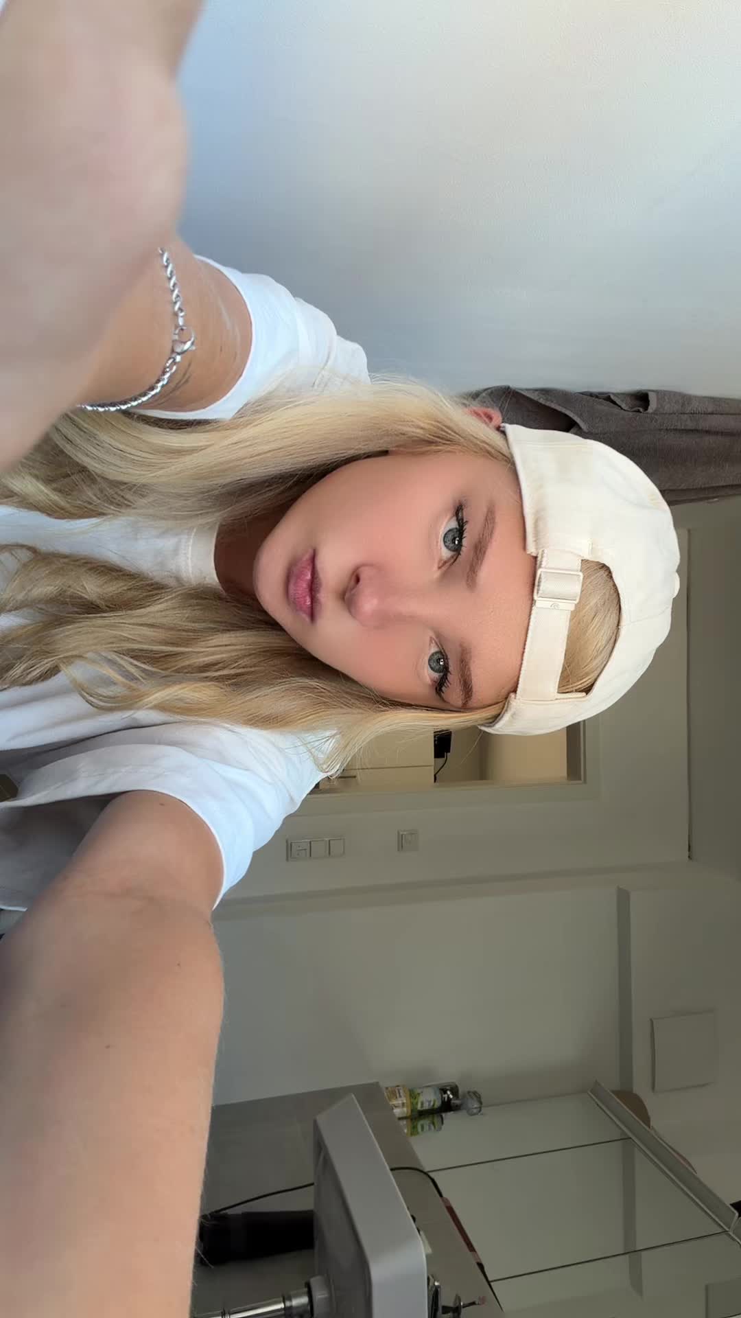 @Blonde_vivi
