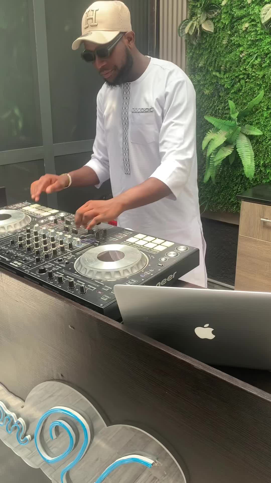 @thedjwithdvibe