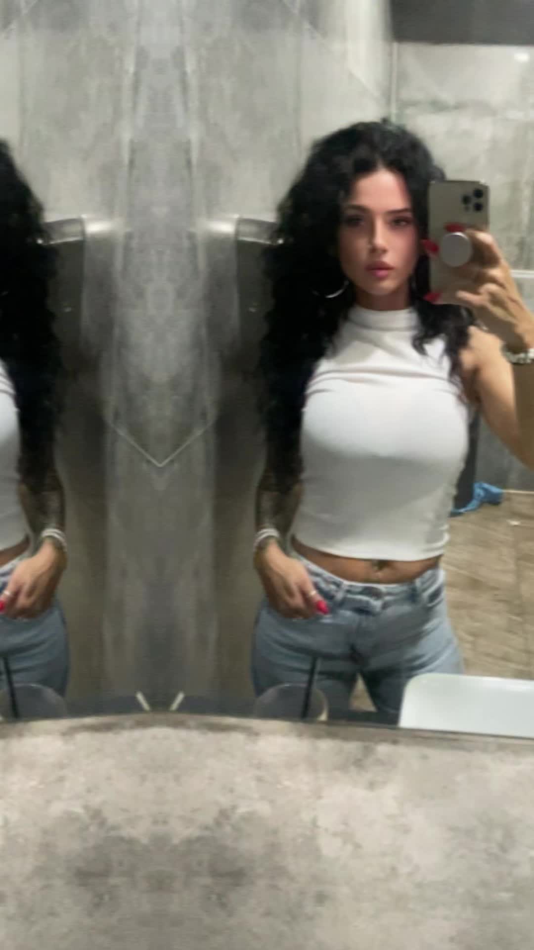 @ELLA 💜