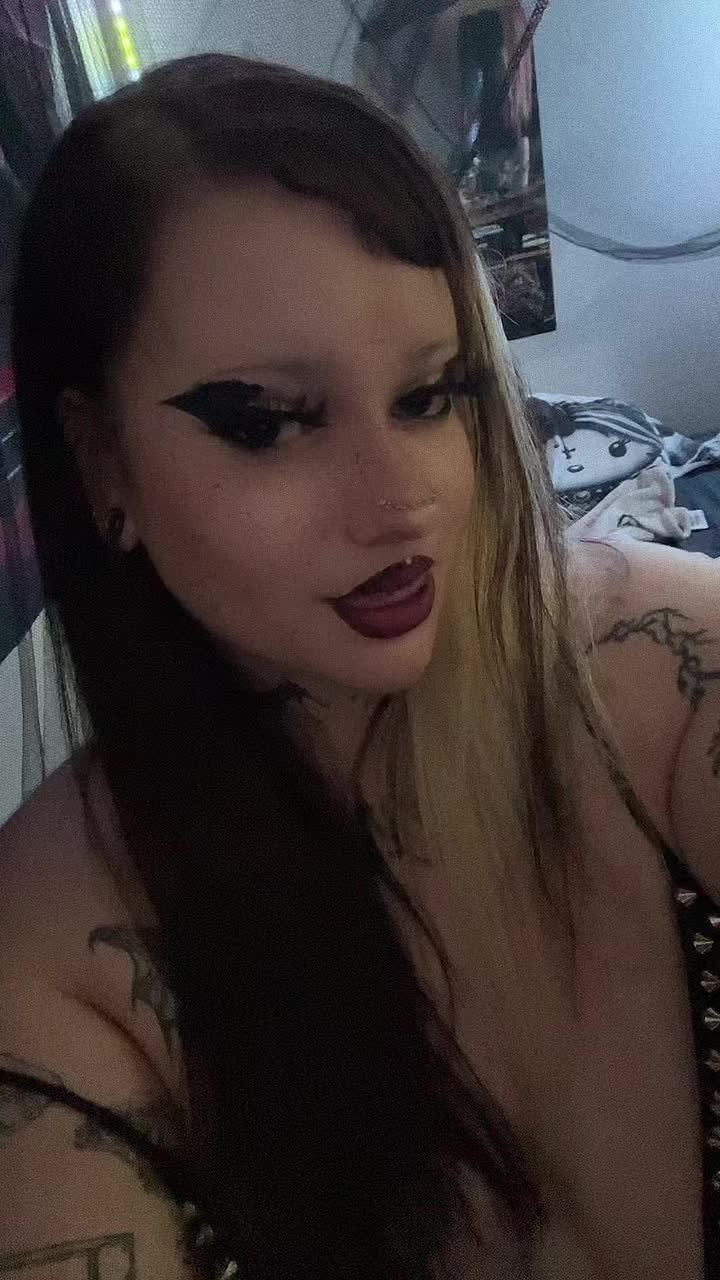 @aly🧛&zwj;♀️