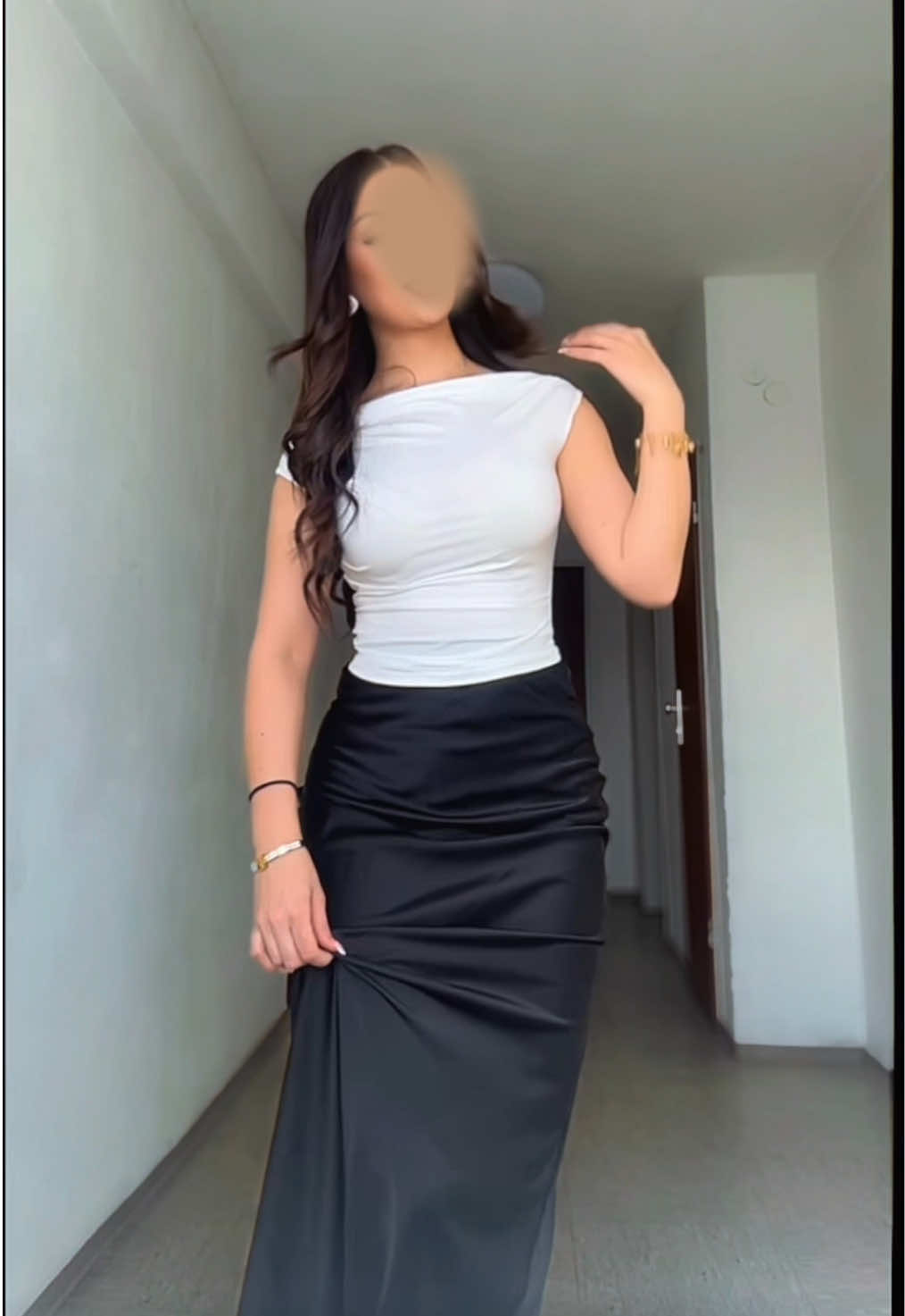 @𝐄