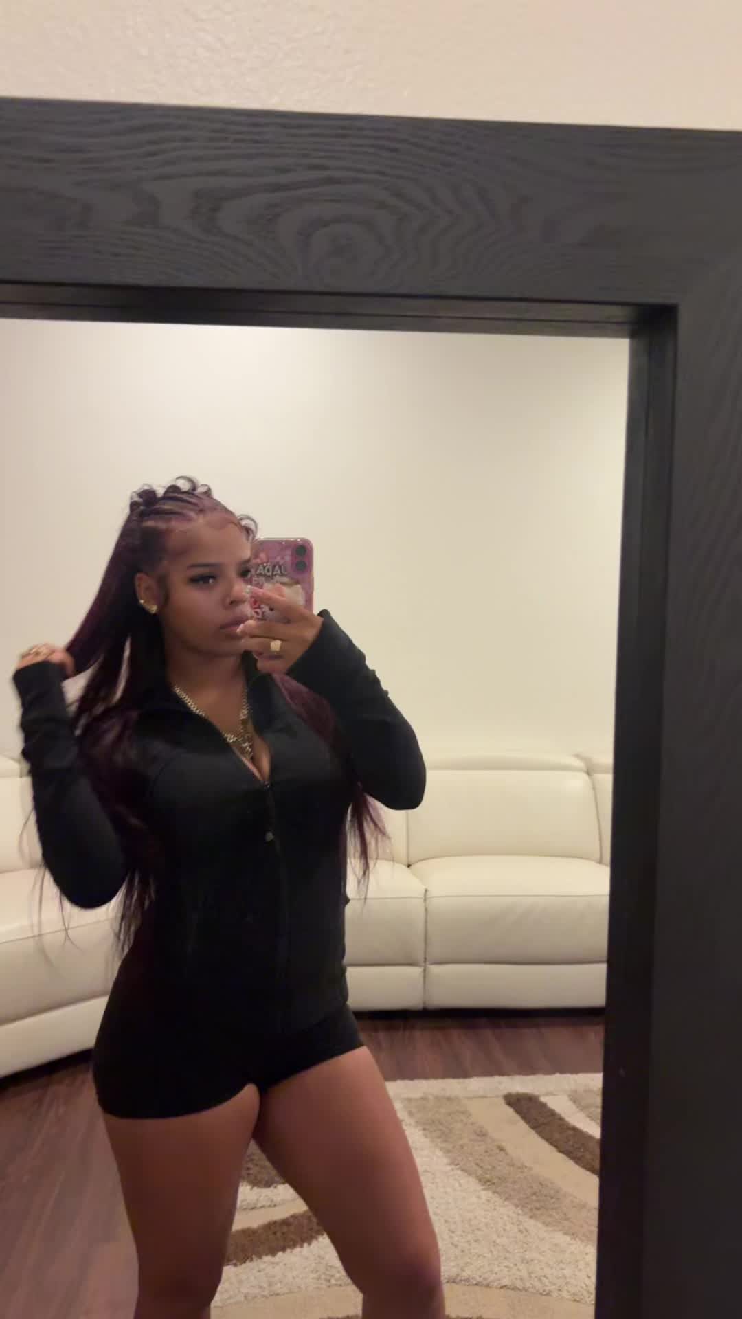 @🚶🏽&zwj;♀️