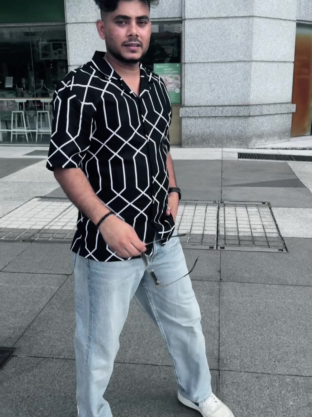 @Mr__Ħažz