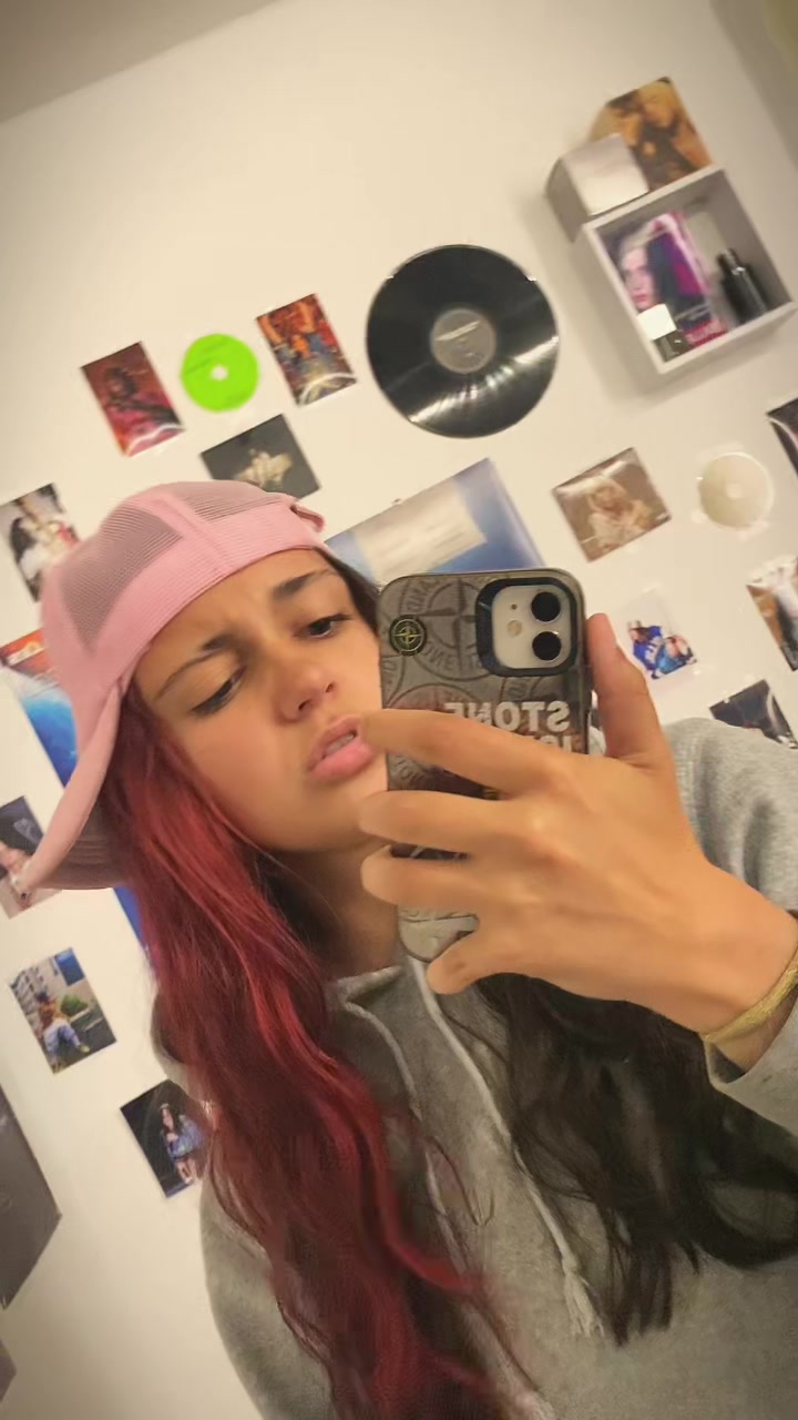 @Noémie (billie's version★)