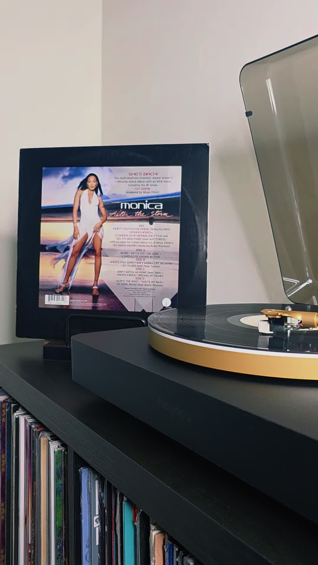 @BANKS ● VINYL