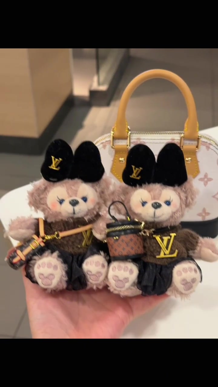 @𝑴𝒊𝒂 𝑪𝒉𝒂𝒓𝒎𝒔👑