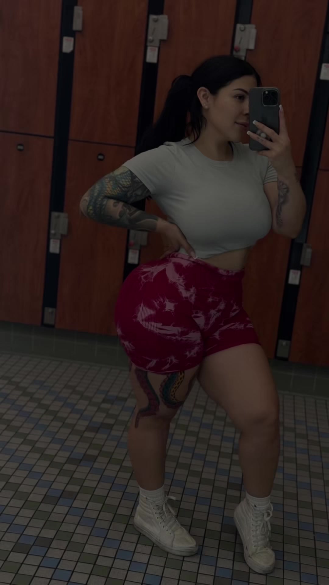 @NikkiV