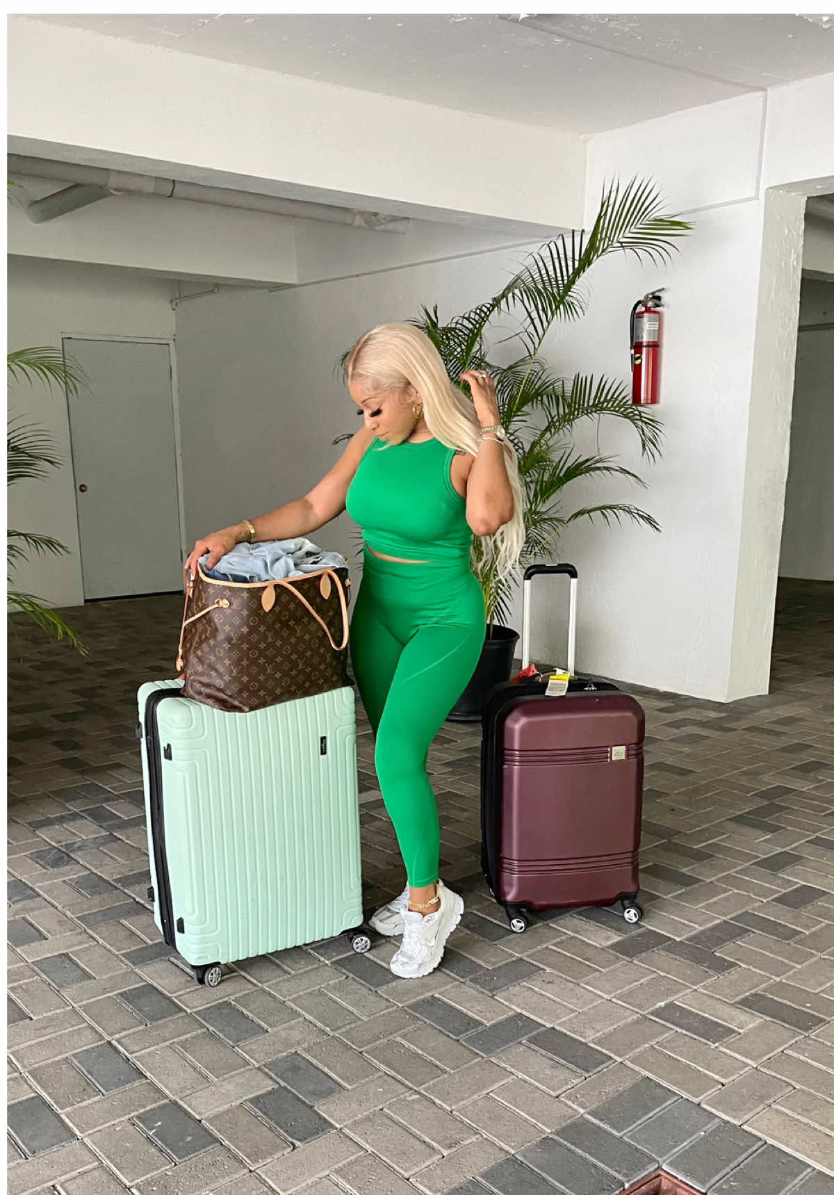 @SHIMMERGLOWKLOSET