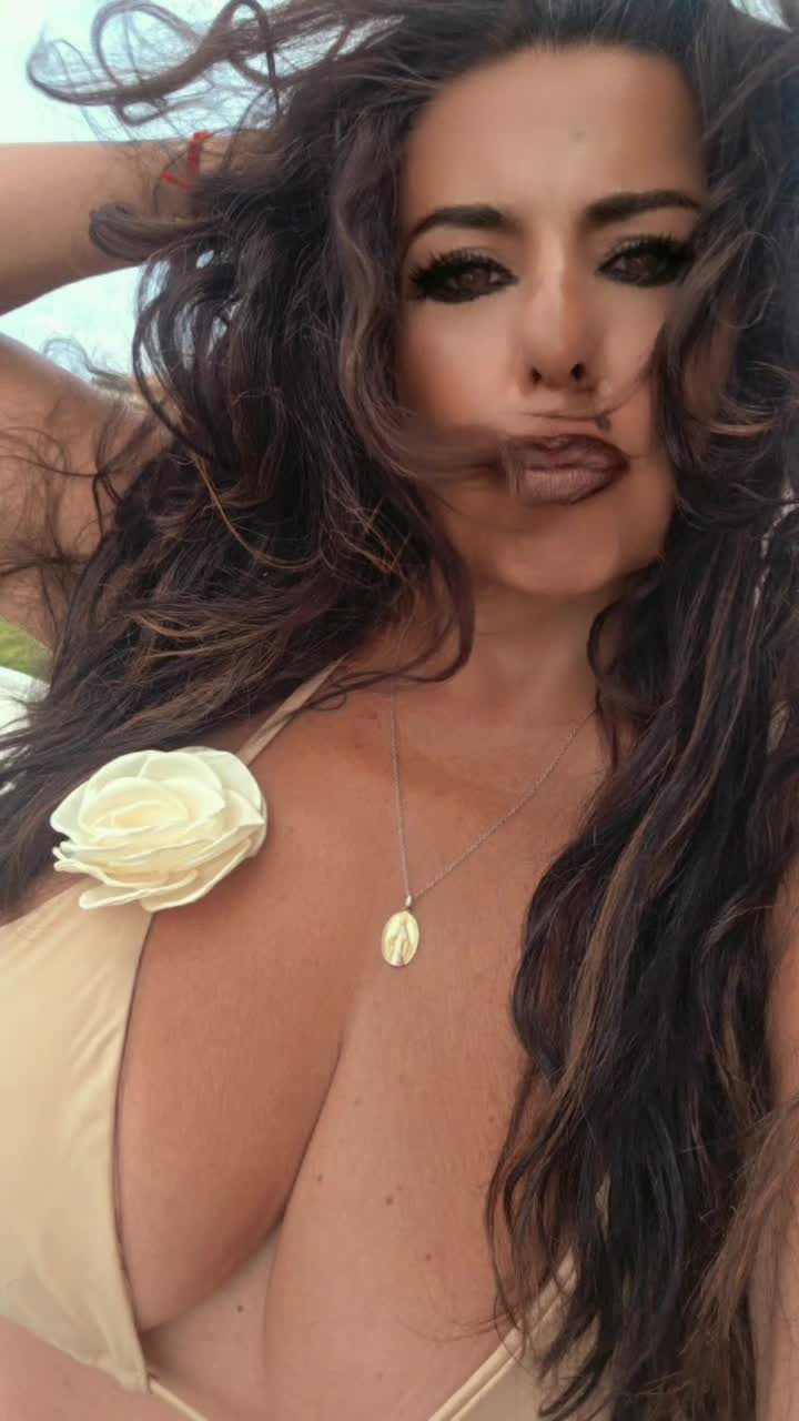 @Paola D