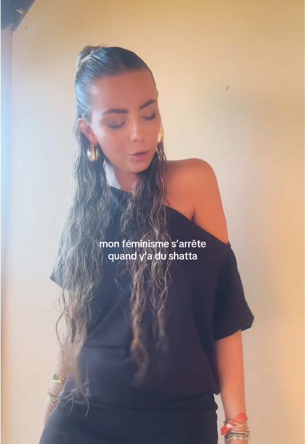 @hélo