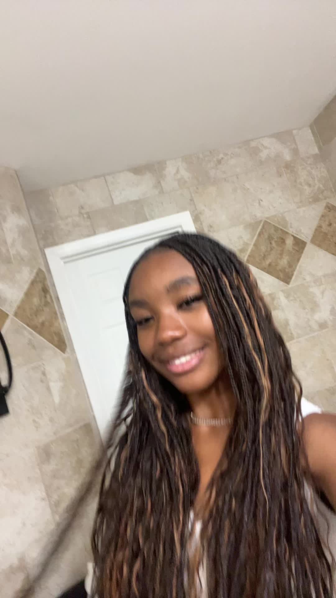 @𝒞𝑒𝓈𝒾𝓁𝓎 👸🏽🎀