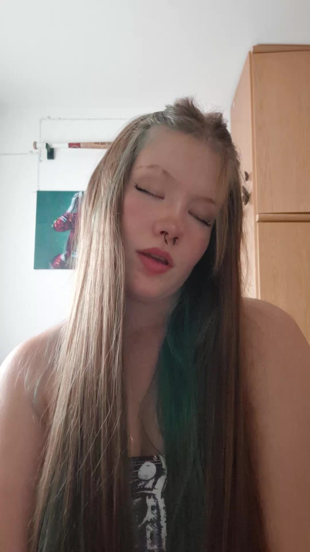 @Lara🇭🇺💚