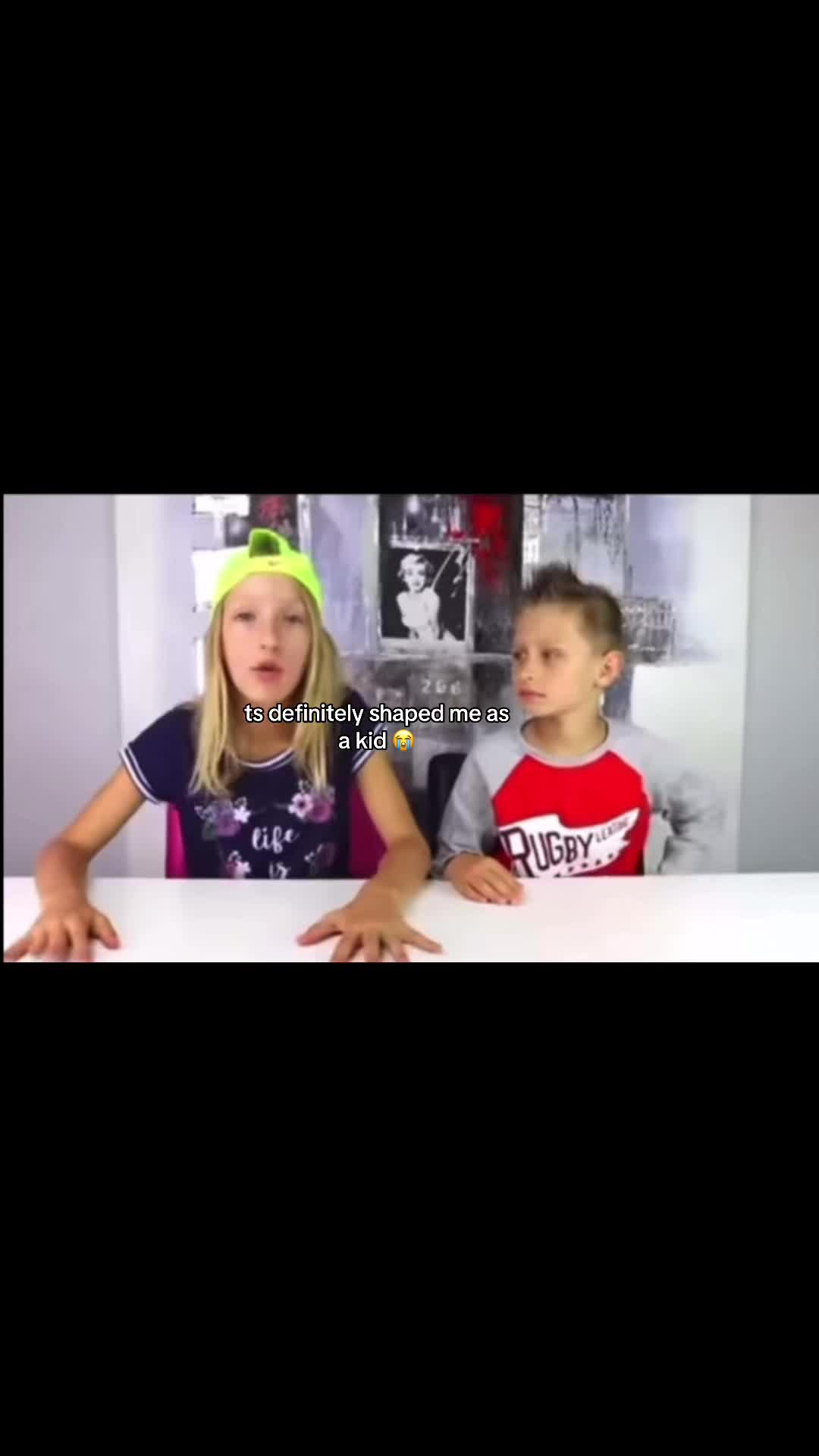 @𑣲 s