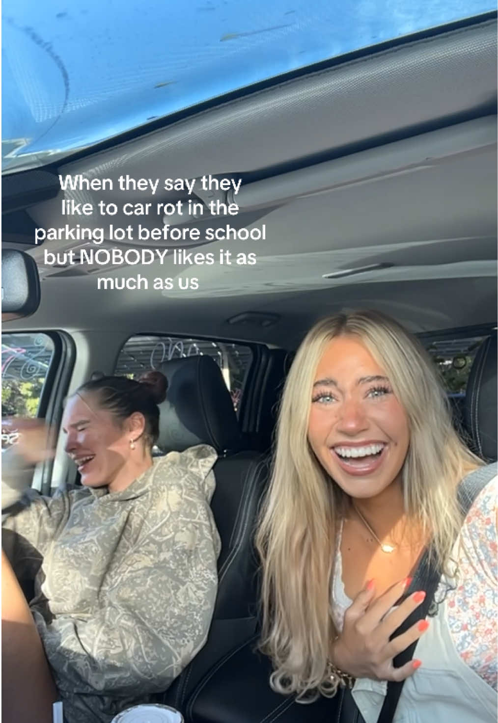 @C H L O &Euml;🦄⚡️🏄&zwj;♀️