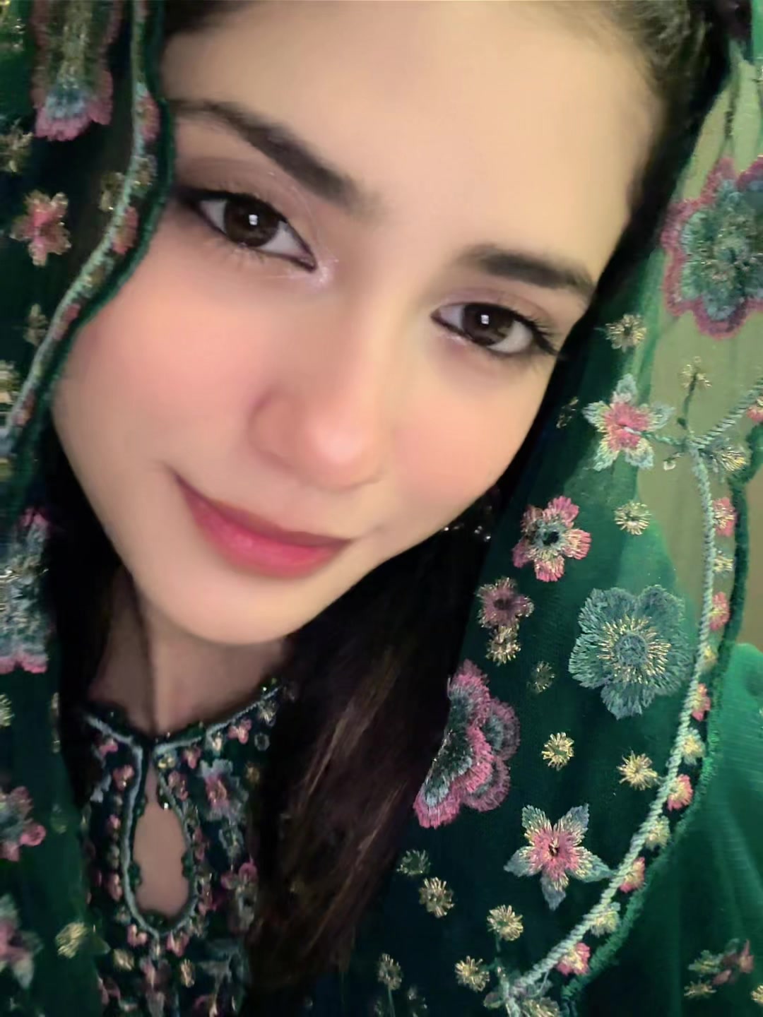 @AyeshEe🌸