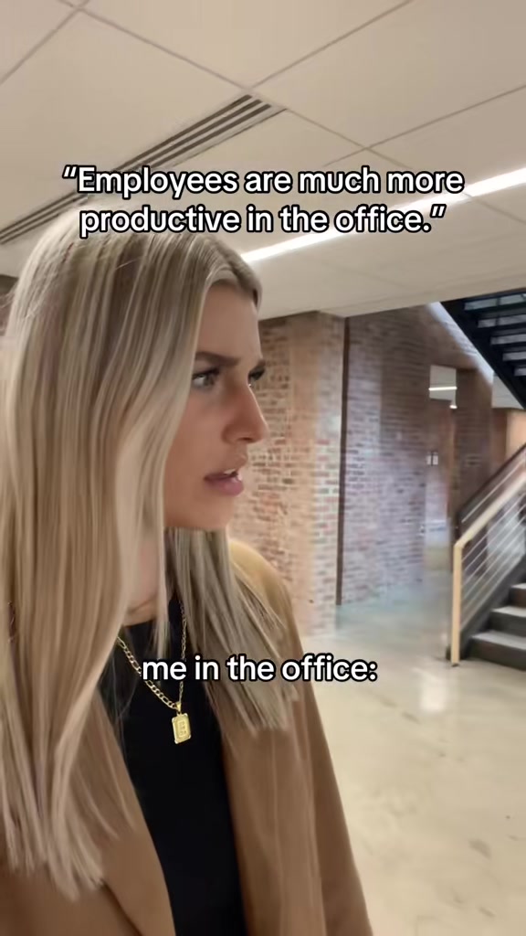 @Elly | Corporate Millennial